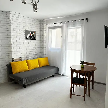 Cozy With Balcony Apartman *